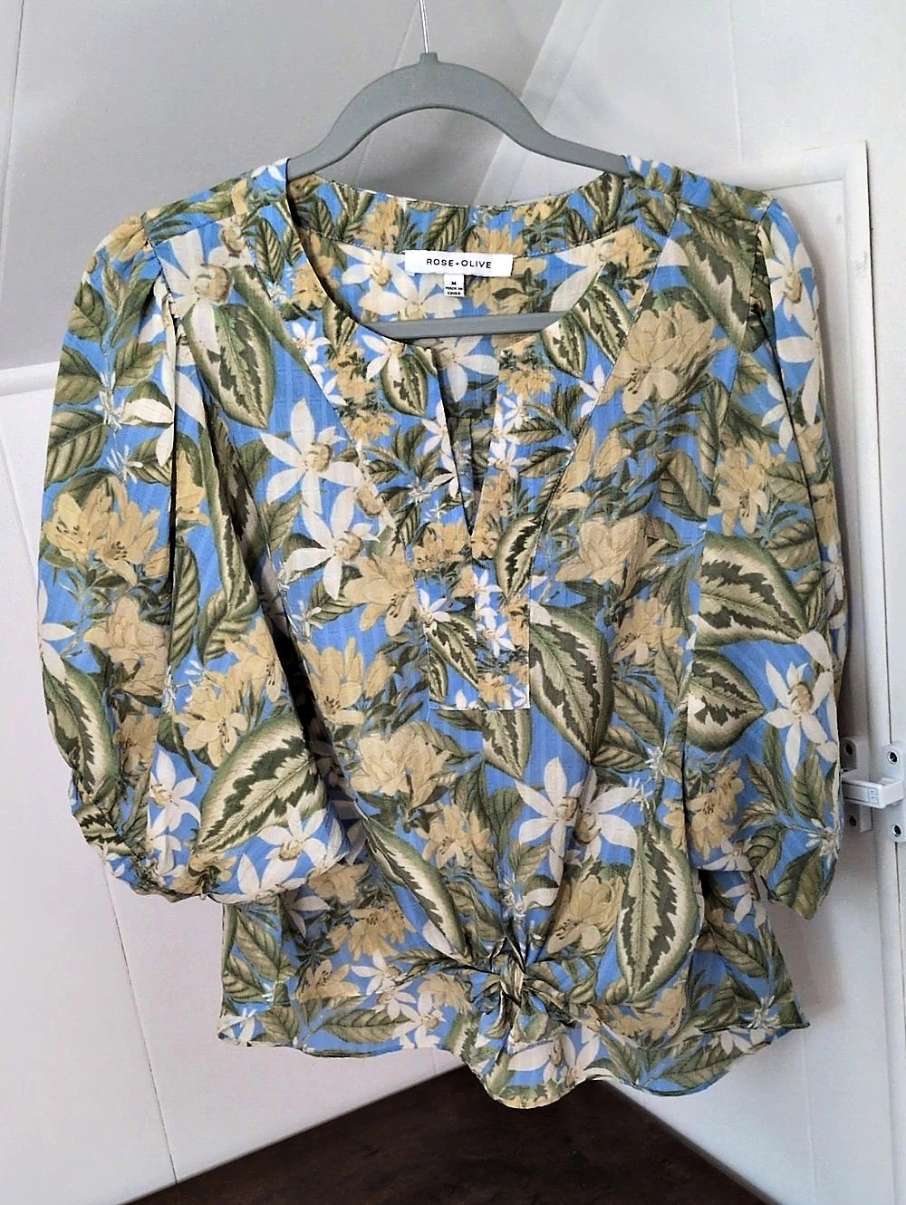 Rose + Olive Floral Blouse in Blue & Green Size Medium Like New